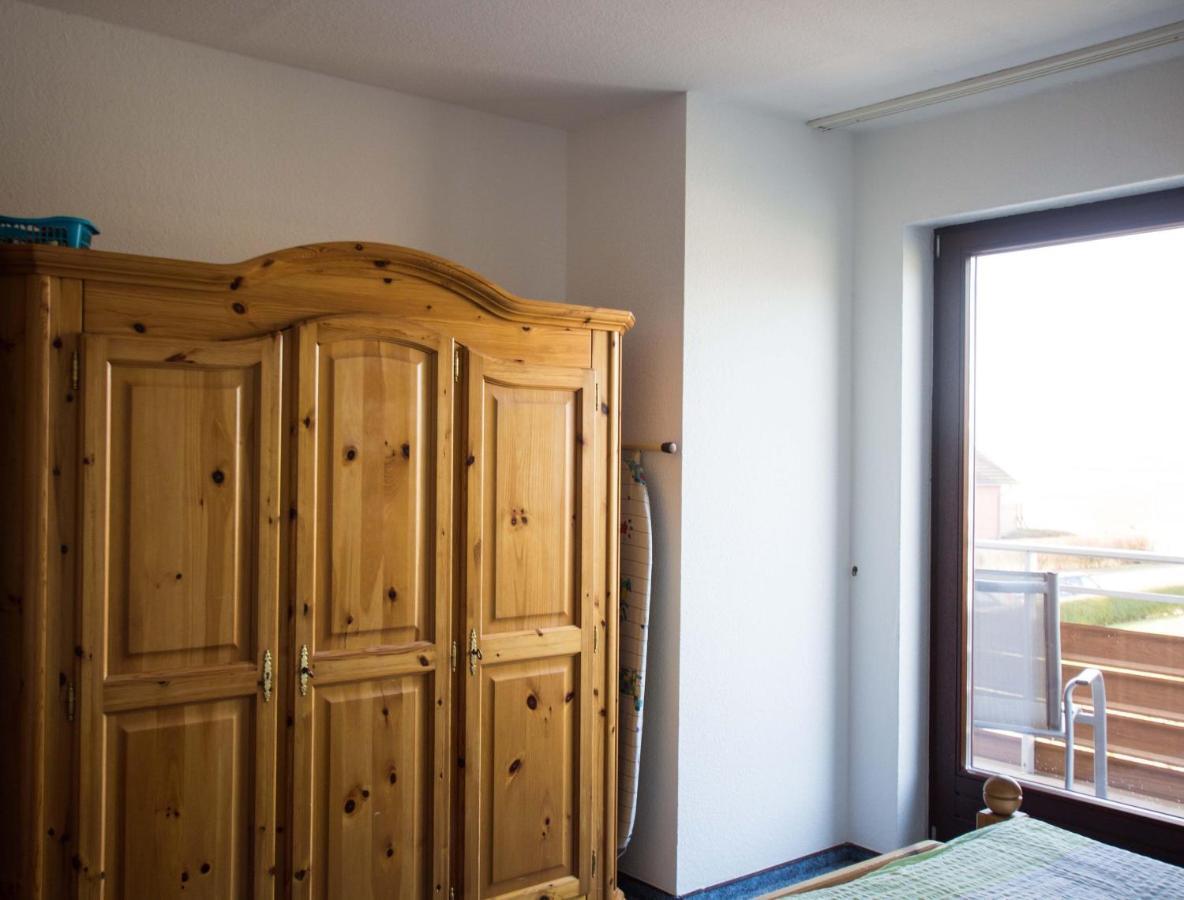 Ferienwohnungen-Neue-Tiefe-Wohnung-Kleiderbuegel Neue Tiefe Fehmarn Zewnętrze zdjęcie