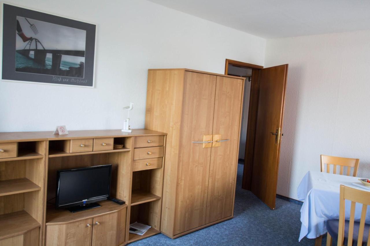 Ferienwohnungen-Neue-Tiefe-Wohnung-Kleiderbuegel Neue Tiefe Fehmarn Zewnętrze zdjęcie
