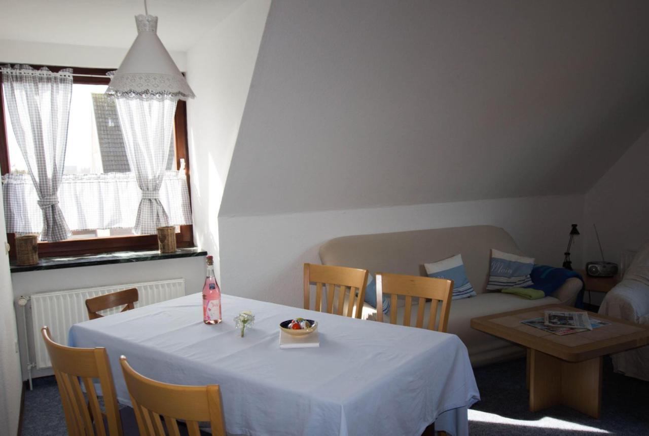 Ferienwohnungen-Neue-Tiefe-Wohnung-Kleiderbuegel Neue Tiefe Fehmarn Zewnętrze zdjęcie