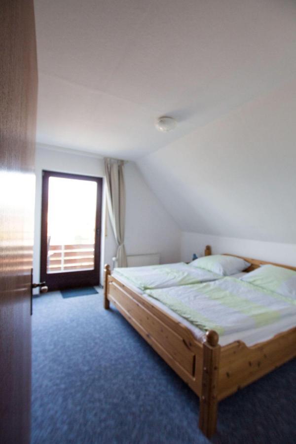 Ferienwohnungen-Neue-Tiefe-Wohnung-Kleiderbuegel Neue Tiefe Fehmarn Zewnętrze zdjęcie