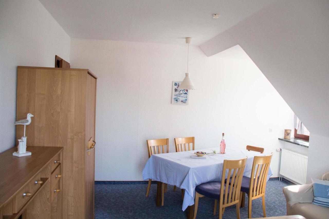 Ferienwohnungen-Neue-Tiefe-Wohnung-Kleiderbuegel Neue Tiefe Fehmarn Zewnętrze zdjęcie