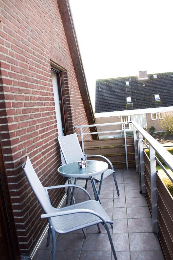 Ferienwohnungen-Neue-Tiefe-Wohnung-Kleiderbuegel Neue Tiefe Fehmarn Zewnętrze zdjęcie