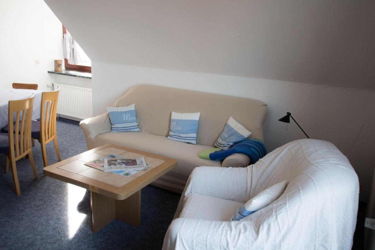 Ferienwohnungen-Neue-Tiefe-Wohnung-Kleiderbuegel Neue Tiefe Fehmarn Zewnętrze zdjęcie